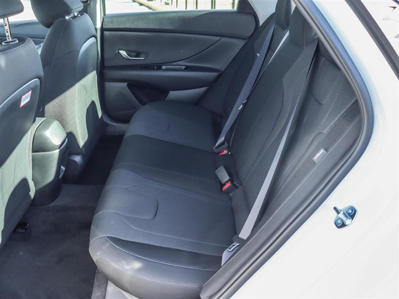 2025 Hyundai Elantra ESSENTIAL 4DR SEDAN Photo