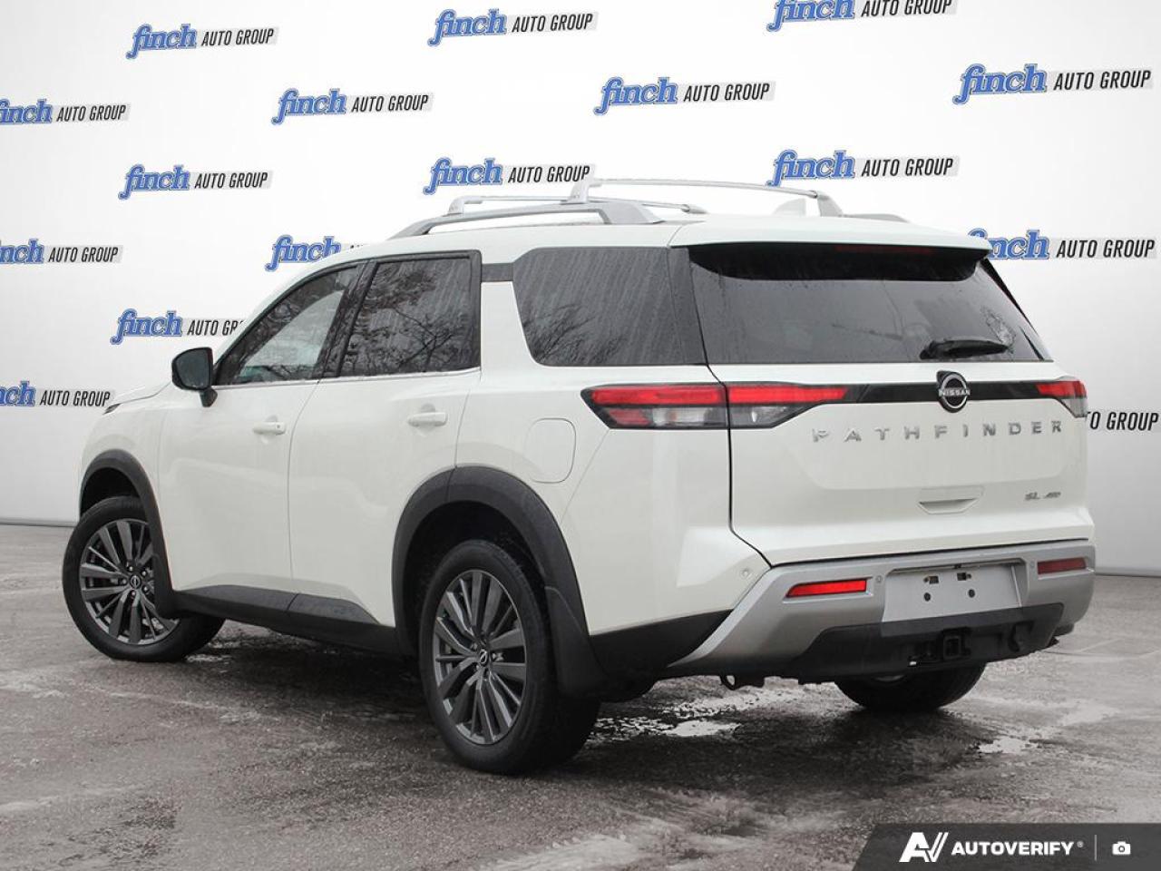 2022 Nissan Pathfinder SL 4dr 4x4 Photo3