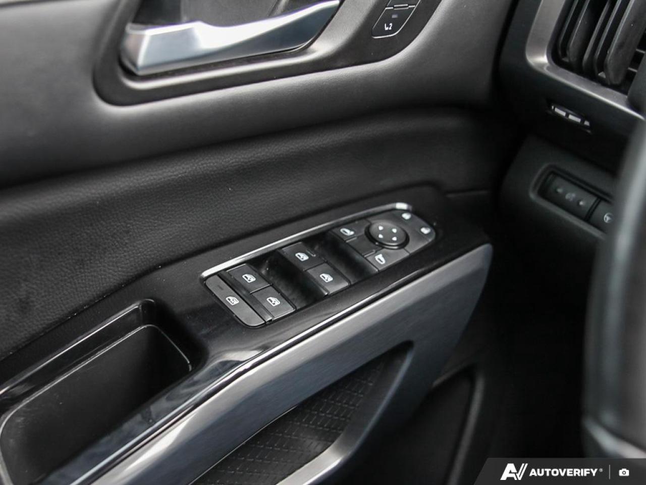 2022 Nissan Pathfinder SL 4dr 4x4 Photo