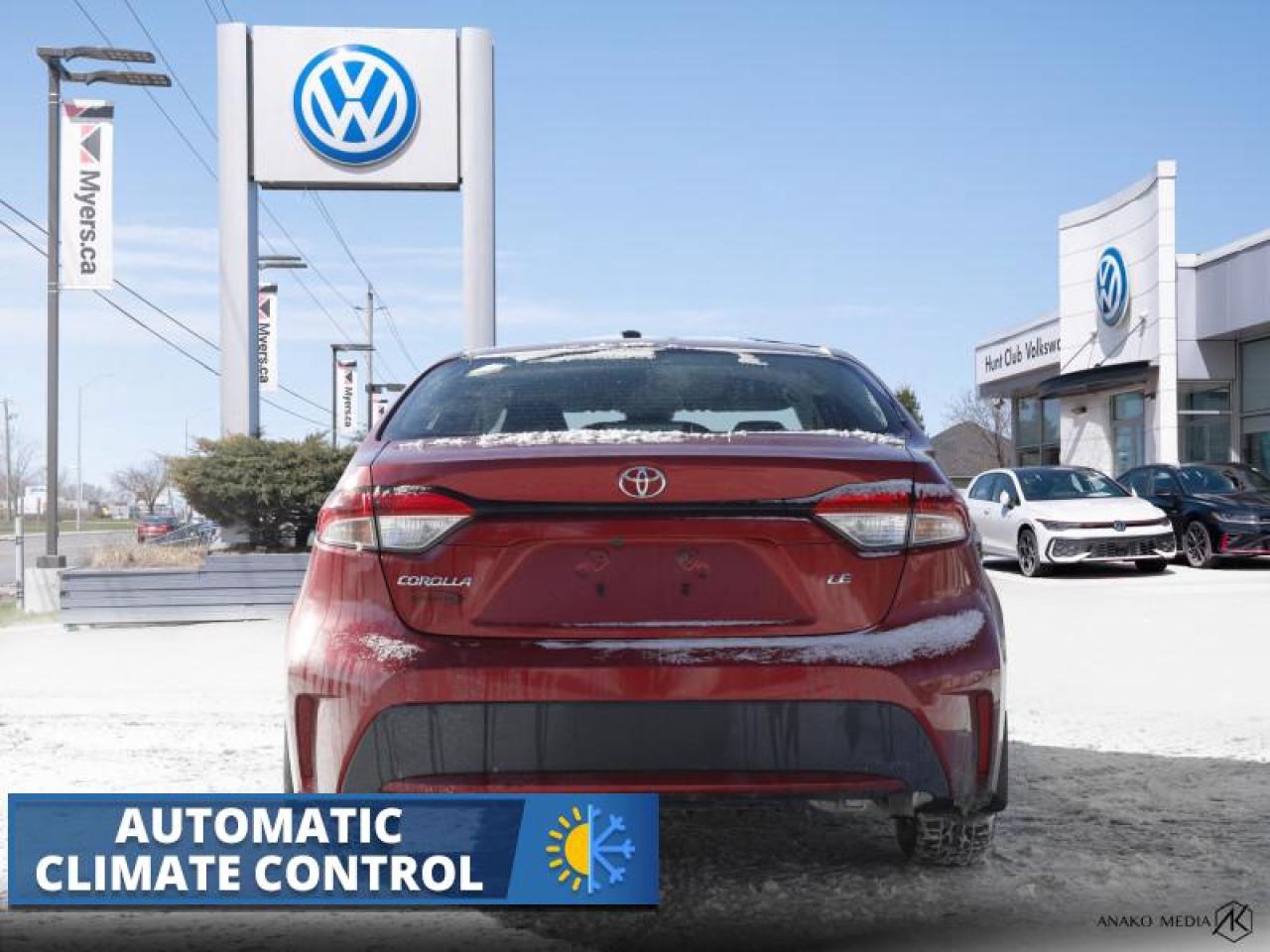 2020 Toyota Corolla LE Photo3