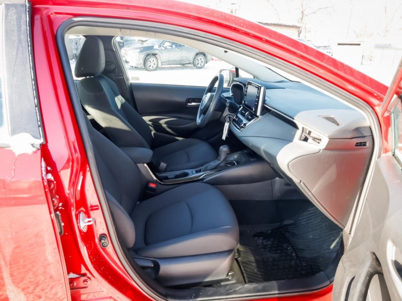 2020 Toyota Corolla LE Photo