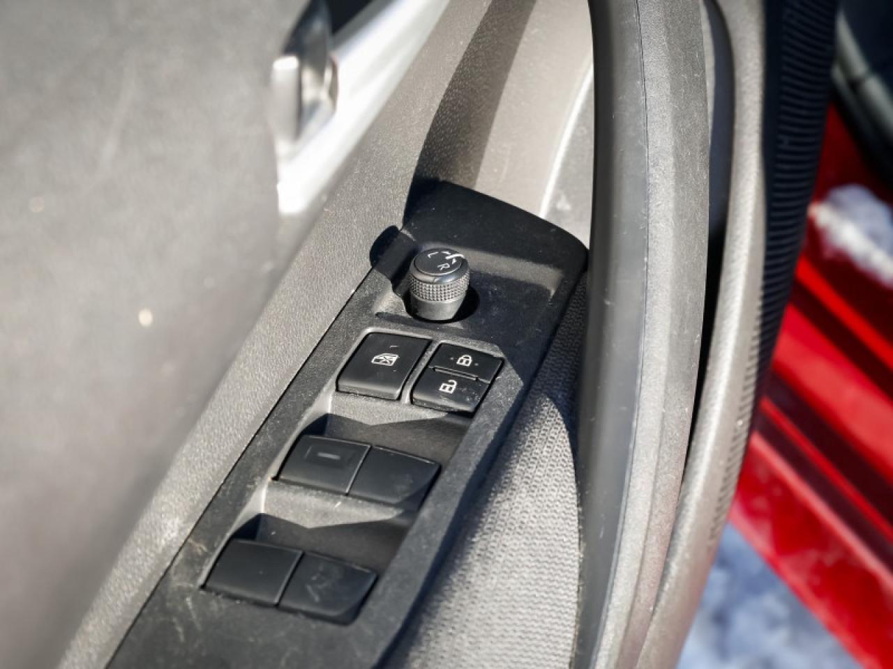 2020 Toyota Corolla LE Photo