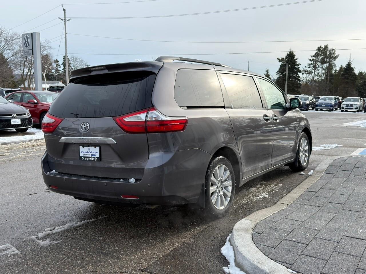 2017 Toyota Sienna XLECERTIFIED AS-TRADED, ONE-OWNER, ACCIDENT-FREE, Photo