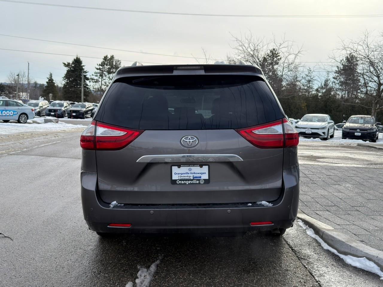 2017 Toyota Sienna XLECERTIFIED AS-TRADED, ONE-OWNER, ACCIDENT-FREE, Photo4