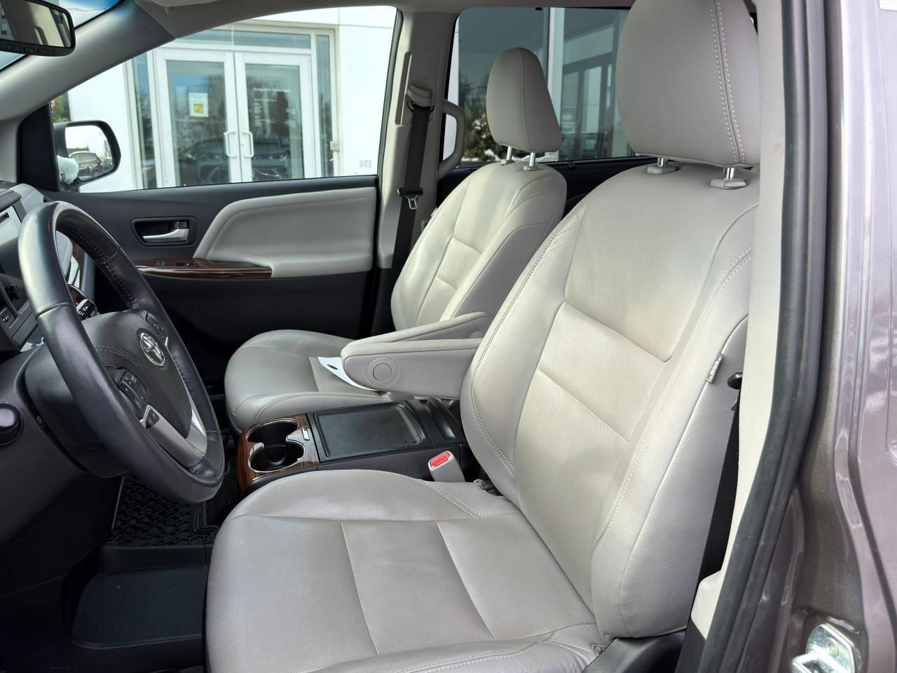 2017 Toyota Sienna XLECERTIFIED AS-TRADED, ONE-OWNER, ACCIDENT-FREE, Photo