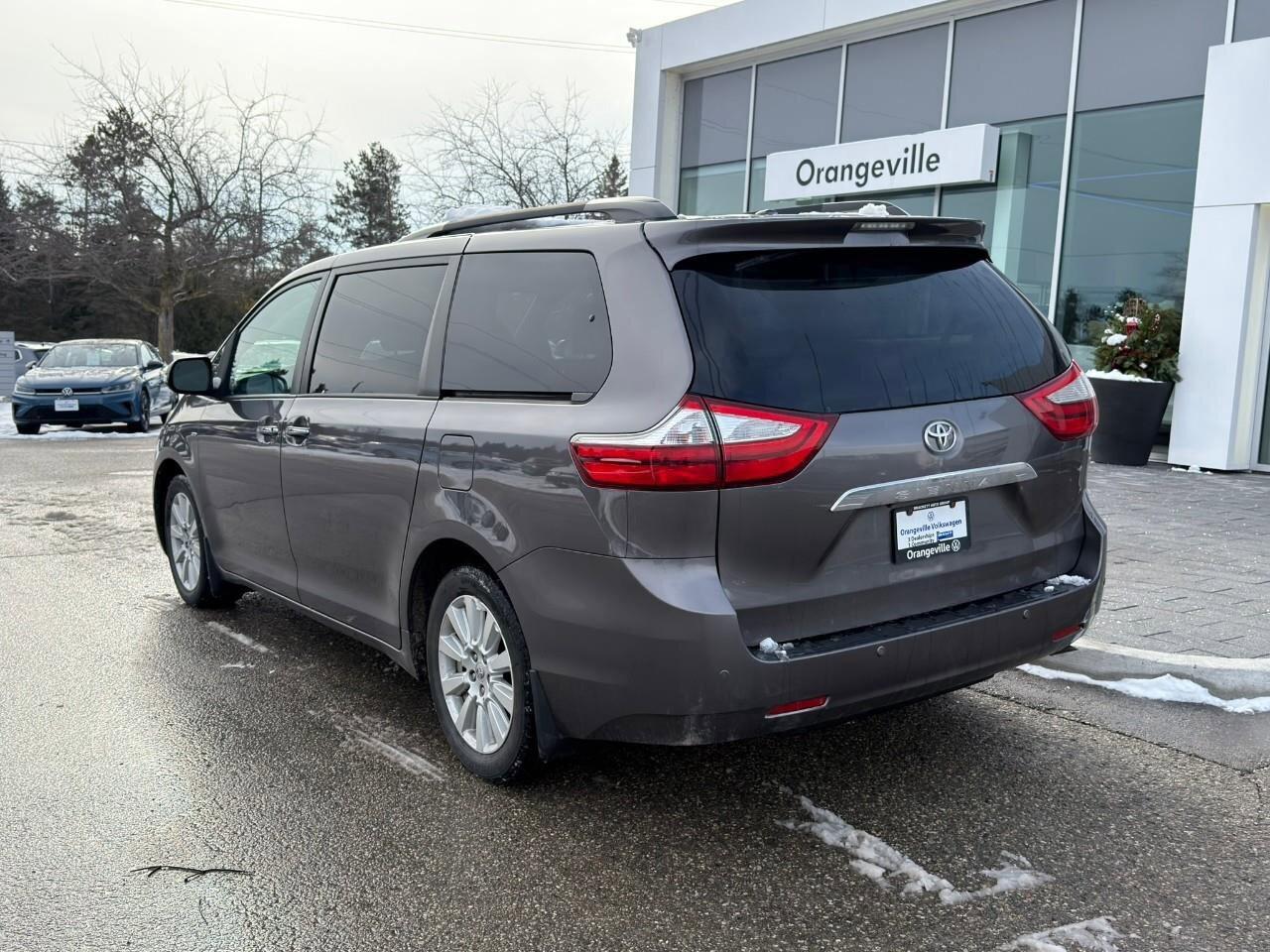 2017 Toyota Sienna XLECERTIFIED AS-TRADED, ONE-OWNER, ACCIDENT-FREE, Photo