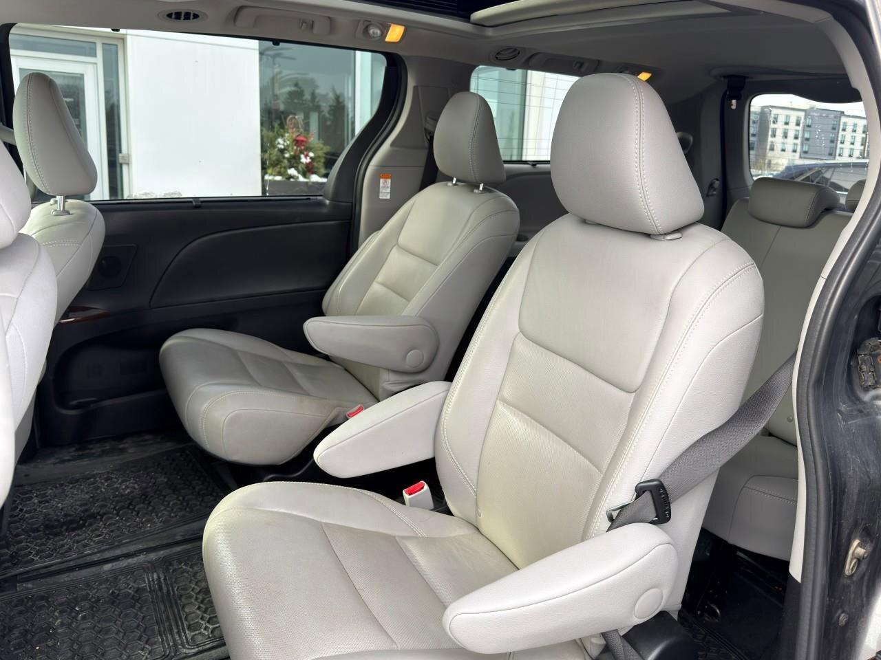 2017 Toyota Sienna XLECERTIFIED AS-TRADED, ONE-OWNER, ACCIDENT-FREE, Photo