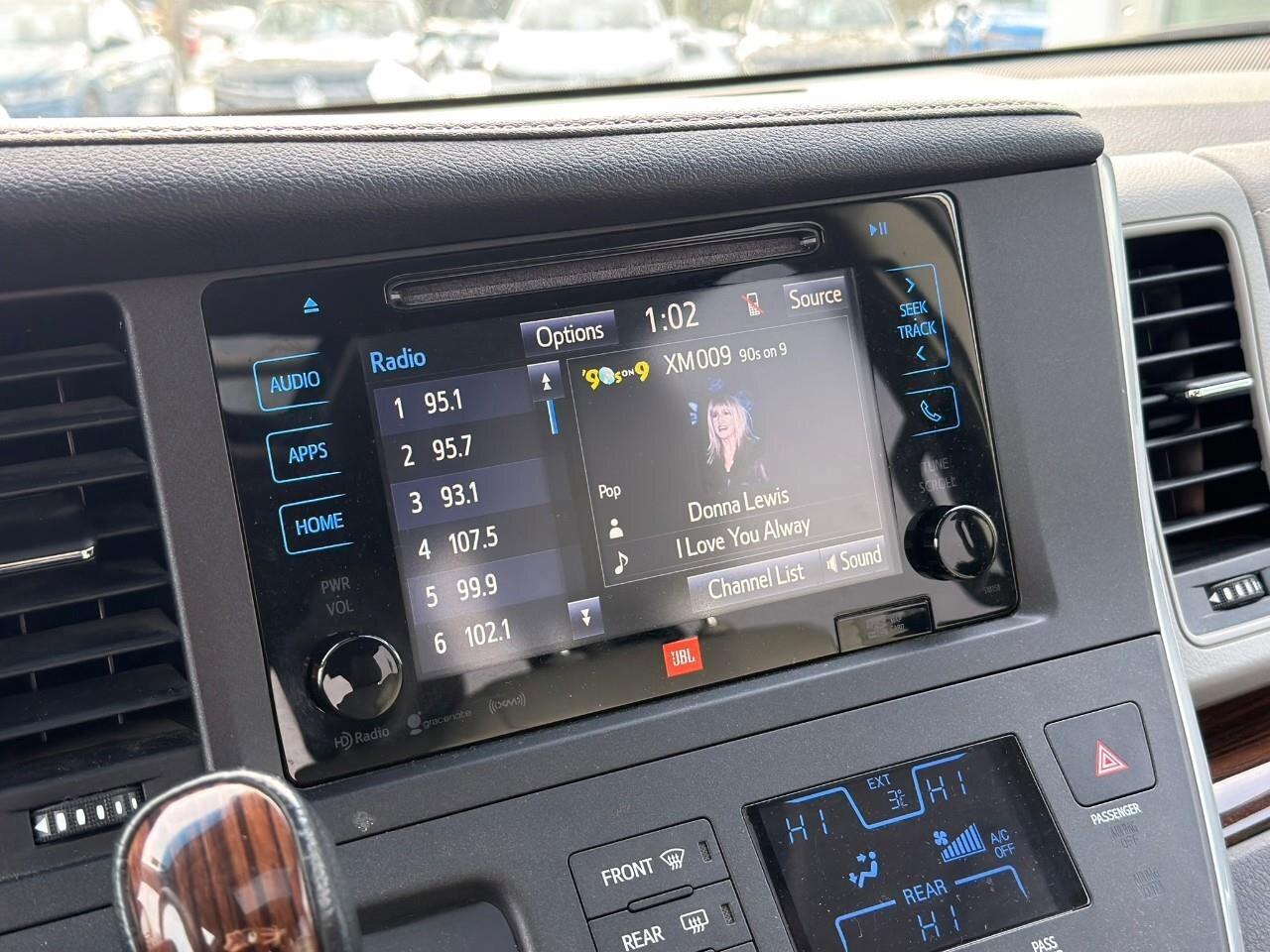 2017 Toyota Sienna XLECERTIFIED AS-TRADED, ONE-OWNER, ACCIDENT-FREE, Photo