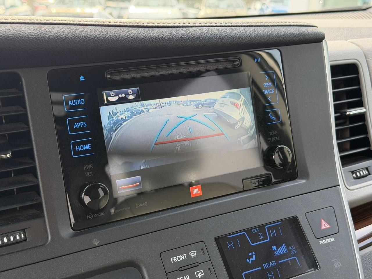 2017 Toyota Sienna XLECERTIFIED AS-TRADED, ONE-OWNER, ACCIDENT-FREE, Photo