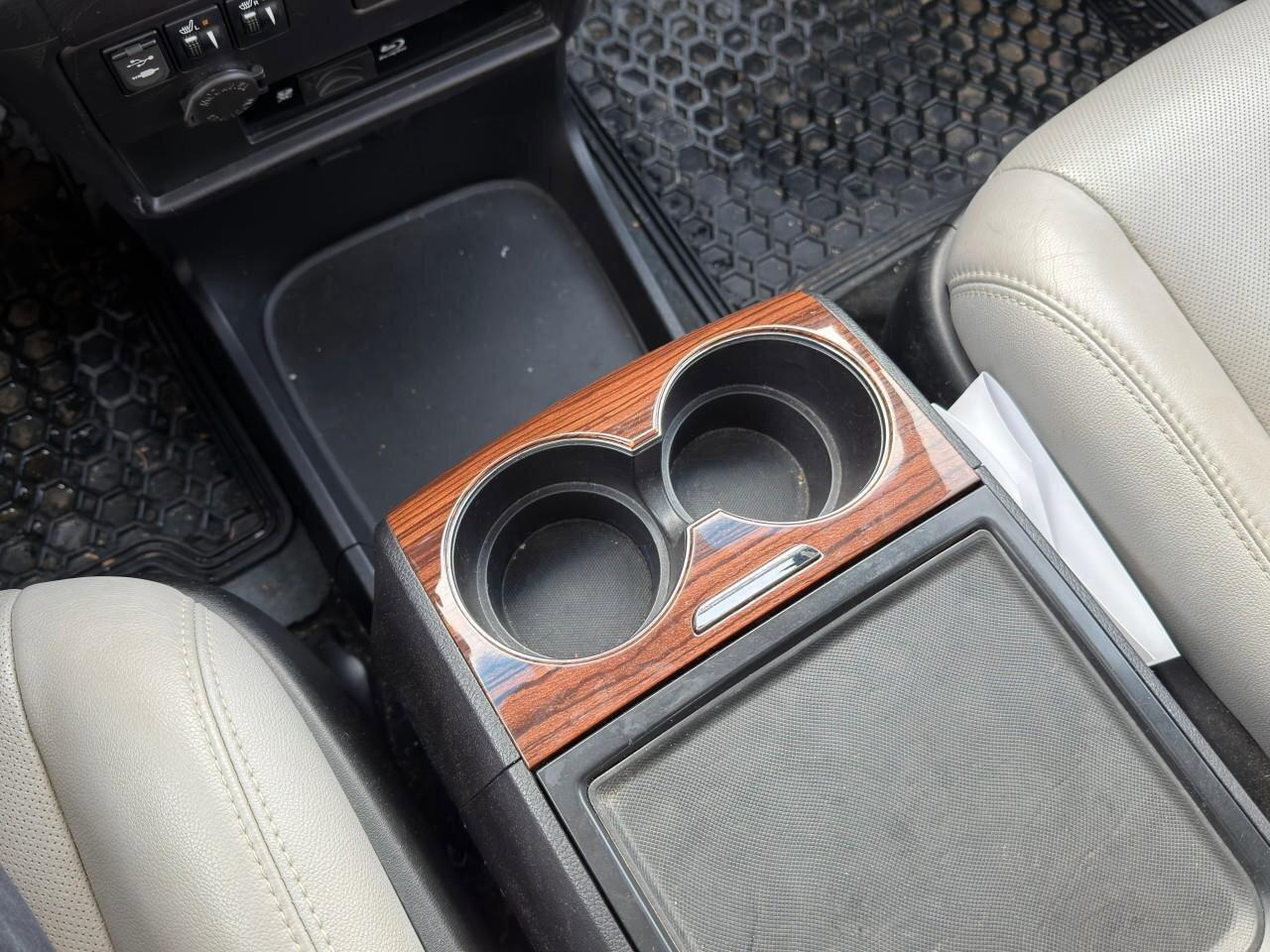 2017 Toyota Sienna XLECERTIFIED AS-TRADED, ONE-OWNER, ACCIDENT-FREE, Photo