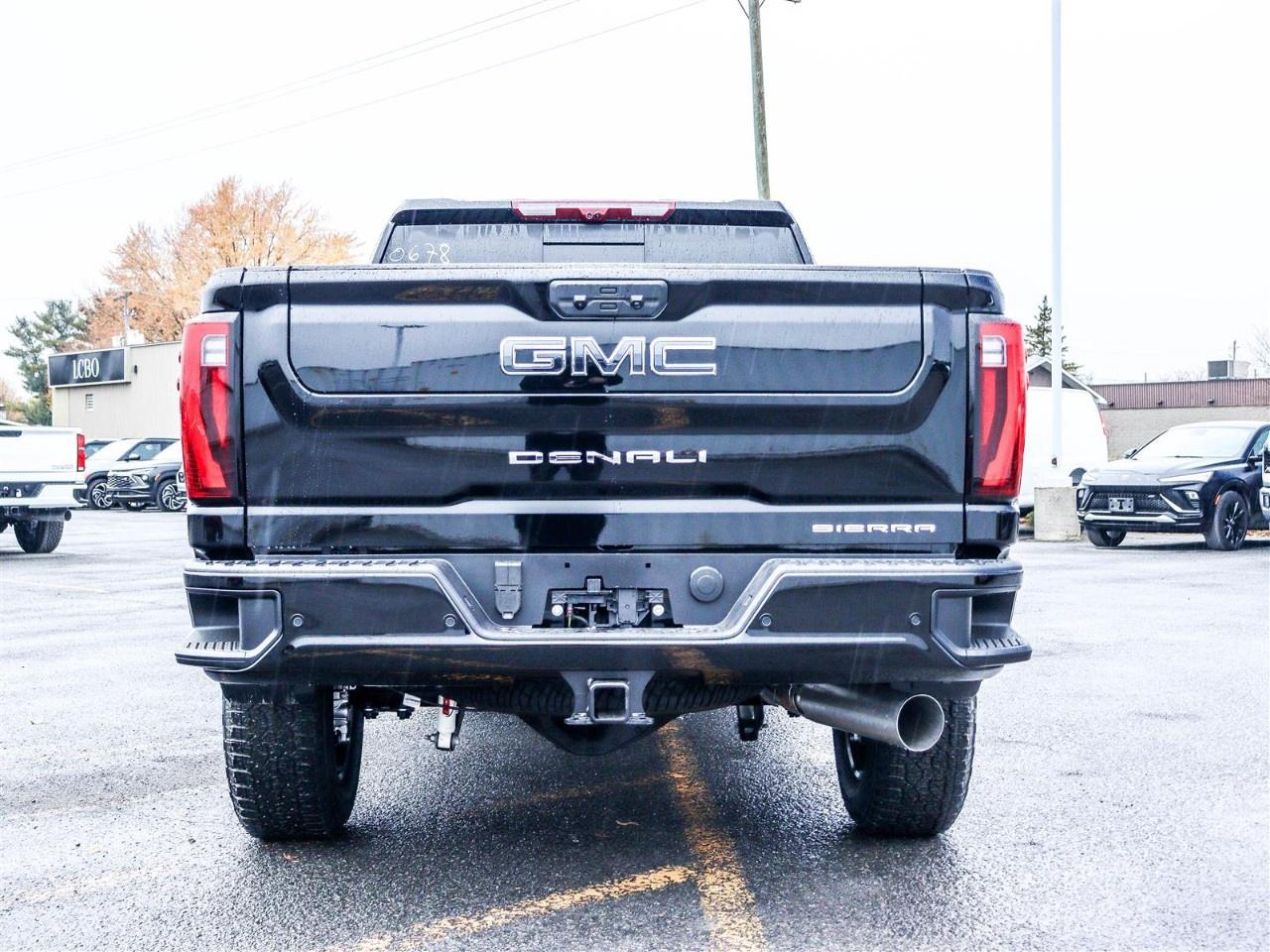 2026 GMC SIERRA 2500HD Crew Cab Standard Box 4-Wheel Drive Denali Ultimate Photo