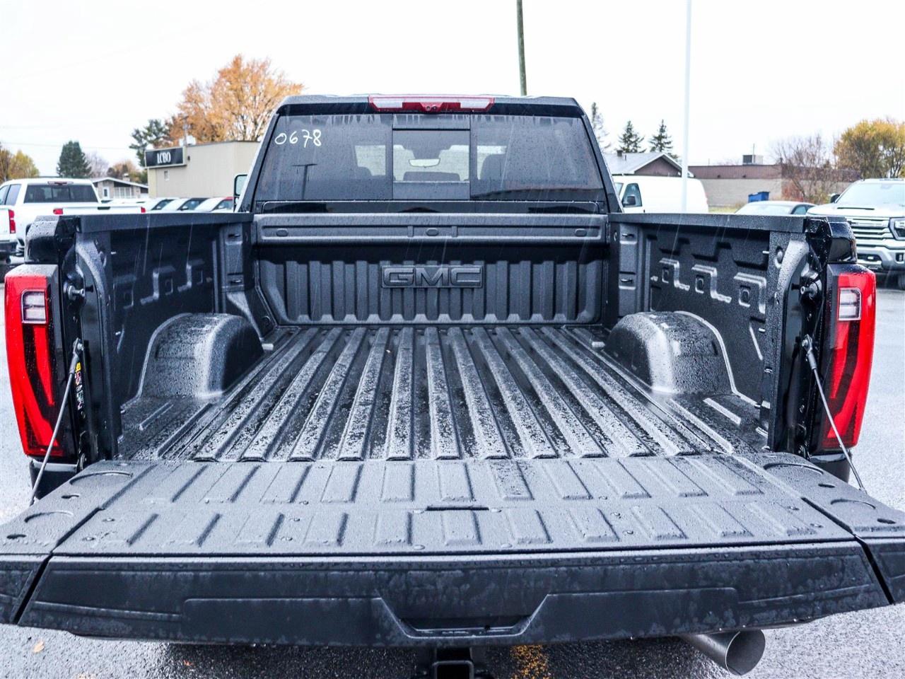 2026 GMC SIERRA 2500HD Crew Cab Standard Box 4-Wheel Drive Denali Ultimate Photo