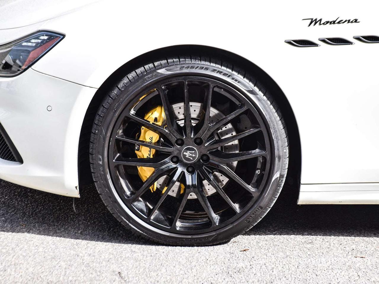 2022 Maserati Ghibli Modena Q4 4dr All-Wheel Drive Sedan Photo4