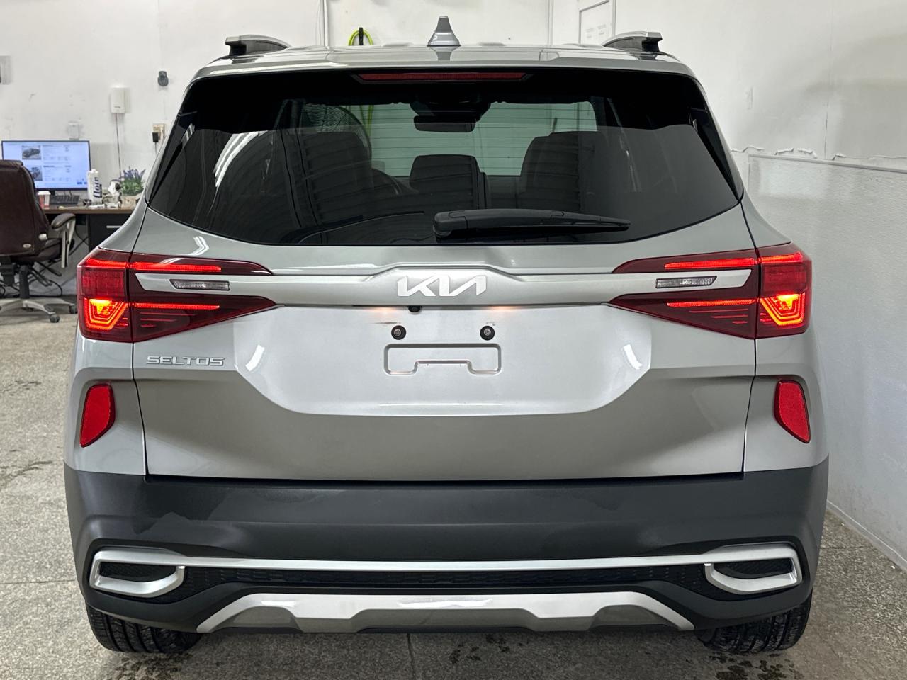 2023 Kia Seltos SX Turbo w/Black Interior 4dr All-Wheel Drive Photo