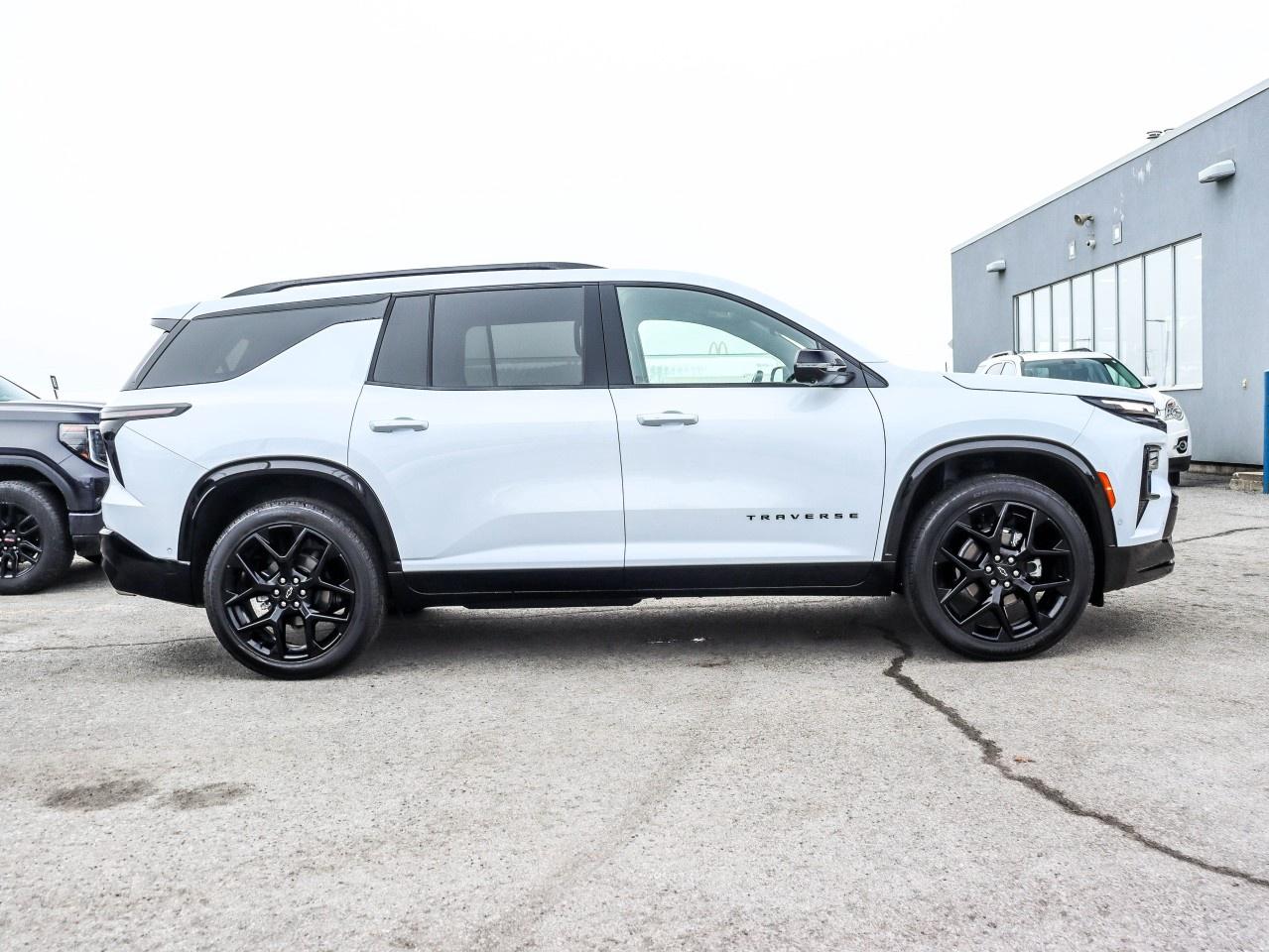 2026 Chevrolet Traverse AWD 4dr RS Photo3