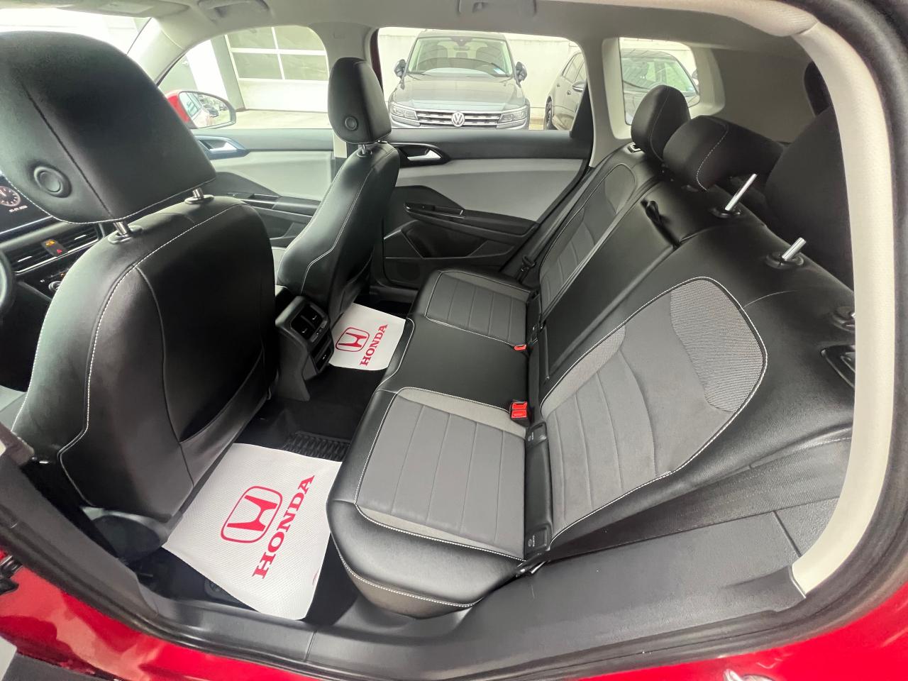 2022 Volkswagen Taos Comfortline 4dr All-Wheel Drive 4MOTION Photo