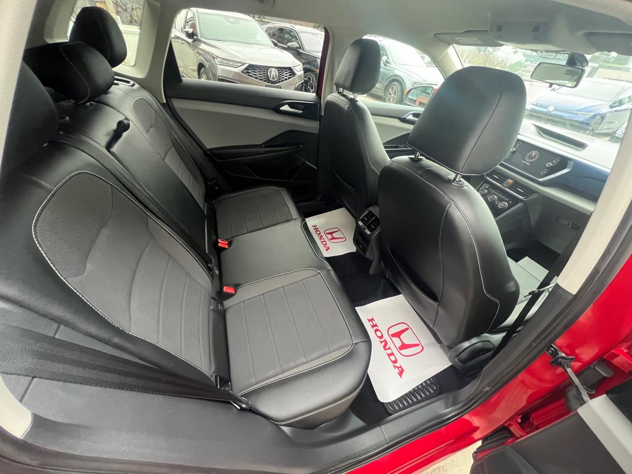 2022 Volkswagen Taos Comfortline 4dr All-Wheel Drive 4MOTION Photo