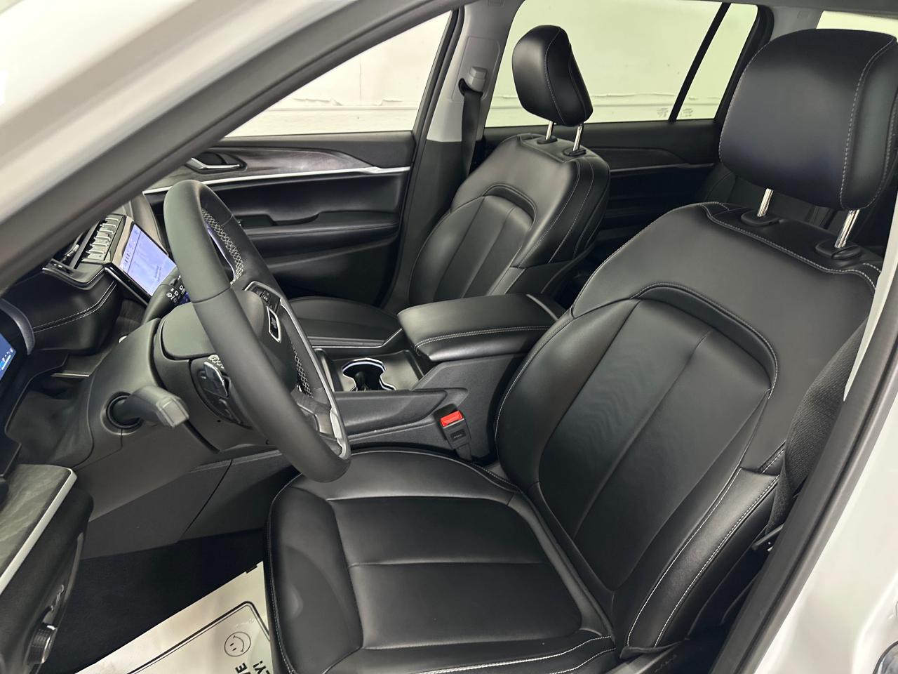 2024 Jeep Grand Cherokee L Limited 4dr 4x4 Photo