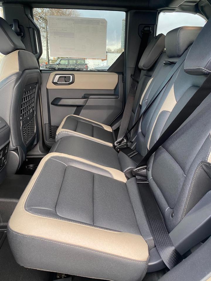 2025 Ford Bronco Big Bend 4dr 4x4 Photo