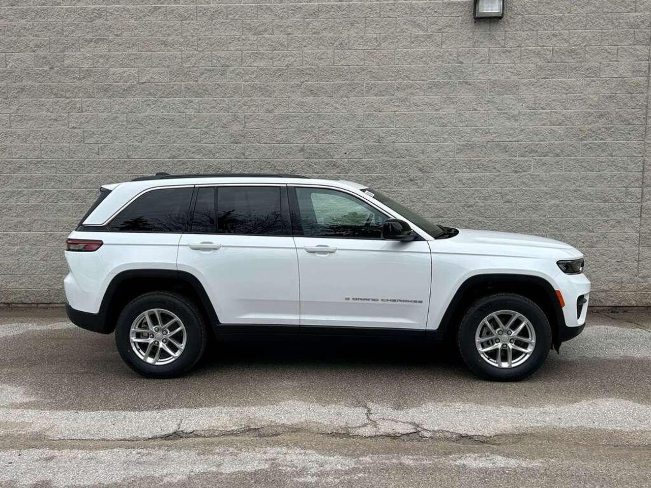 2025 Jeep Grand Cherokee Laredo 4dr 4x4 Photo