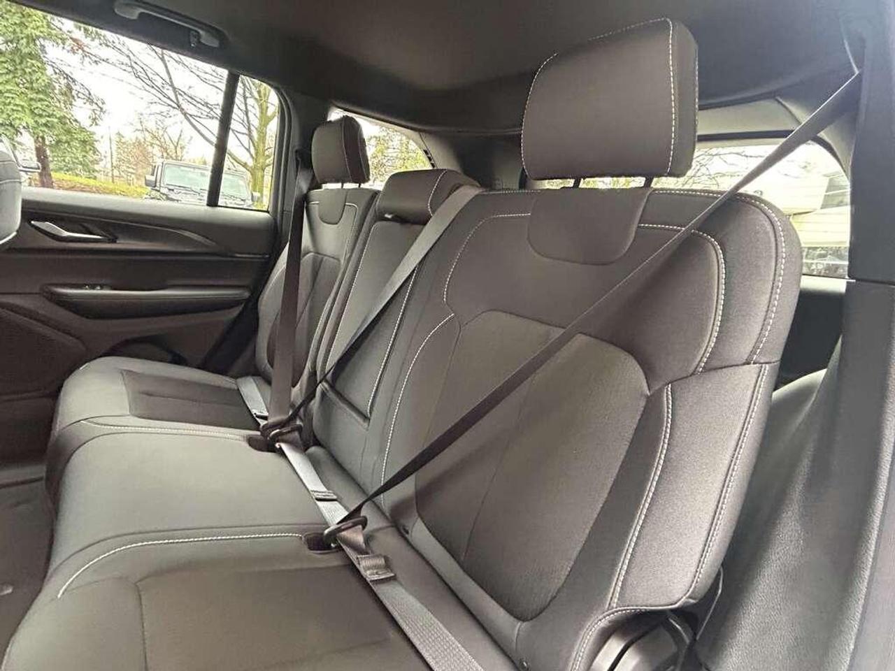2025 Jeep Grand Cherokee Laredo 4dr 4x4 Photo