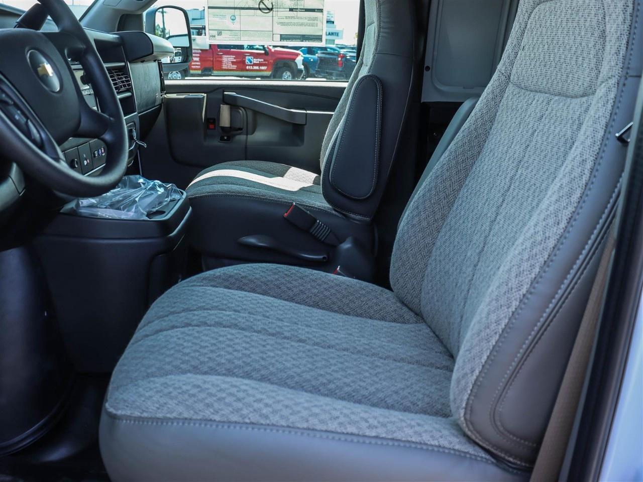 2025 Chevrolet Express Cargo Van 2500 Extended Wheelbase Rear-Wheel Drive Photo