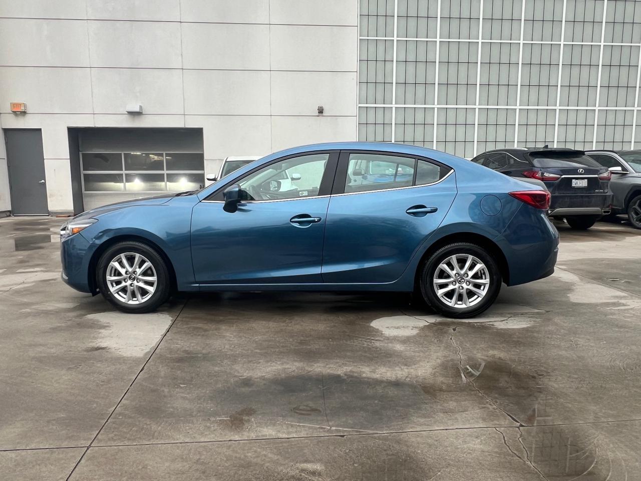 2018 Mazda 3 GS (A6) 4dr Sedan Photo3