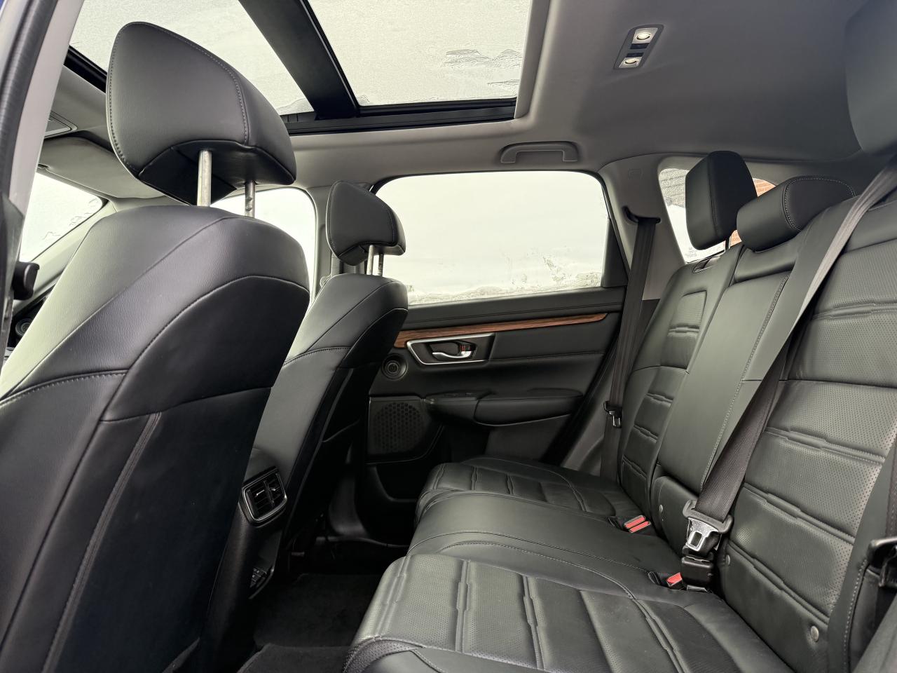 2018 Honda CR-V Touring l AWD l 16 Service Records l 1.5T l 4Cyl Photo