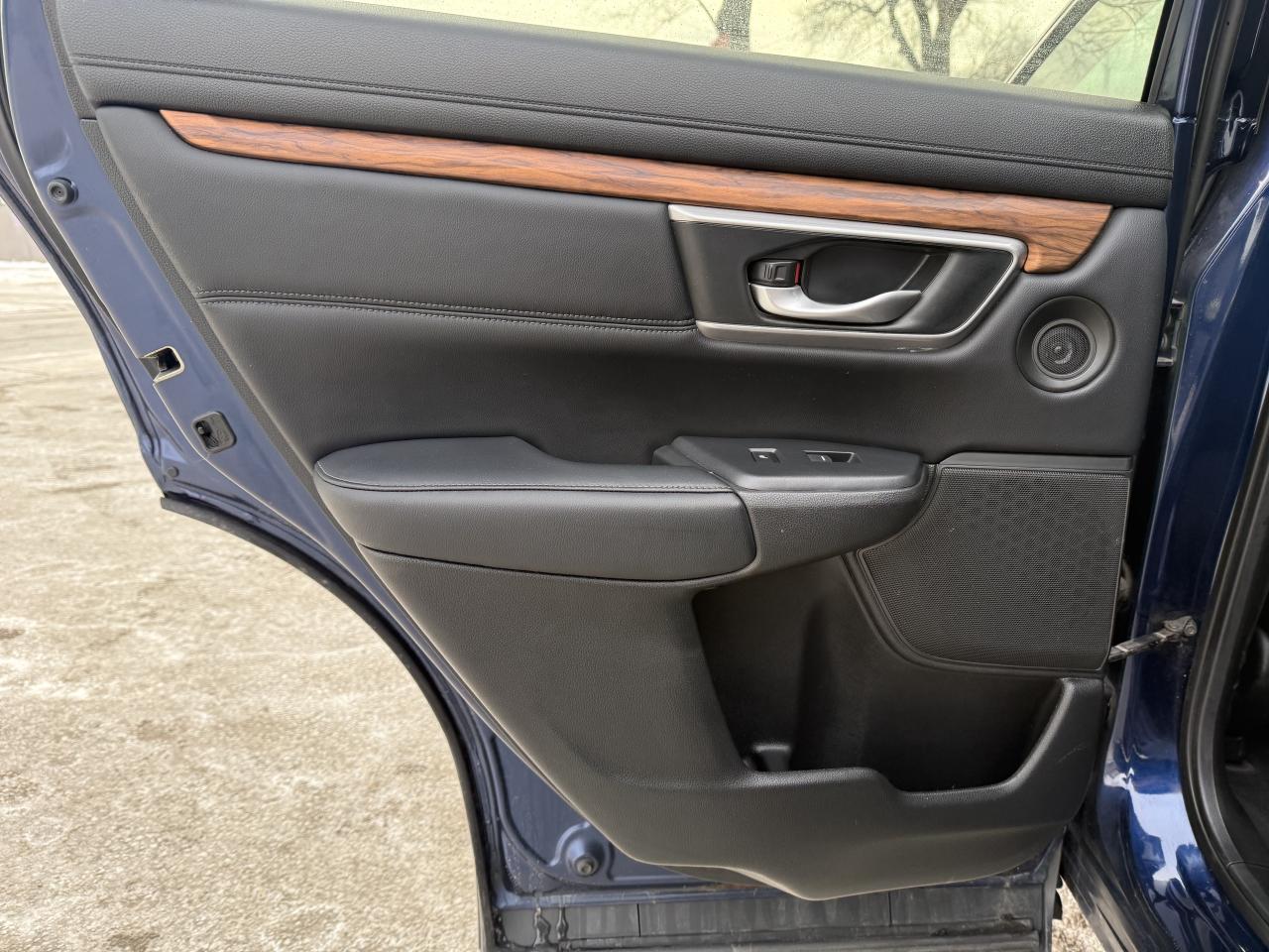 2018 Honda CR-V Touring l AWD l 16 Service Records l 1.5T l 4Cyl Photo