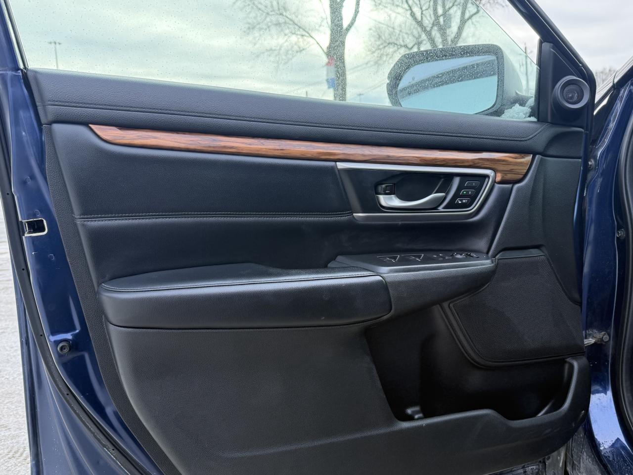 2018 Honda CR-V Touring l AWD l 16 Service Records l 1.5T l 4Cyl Photo