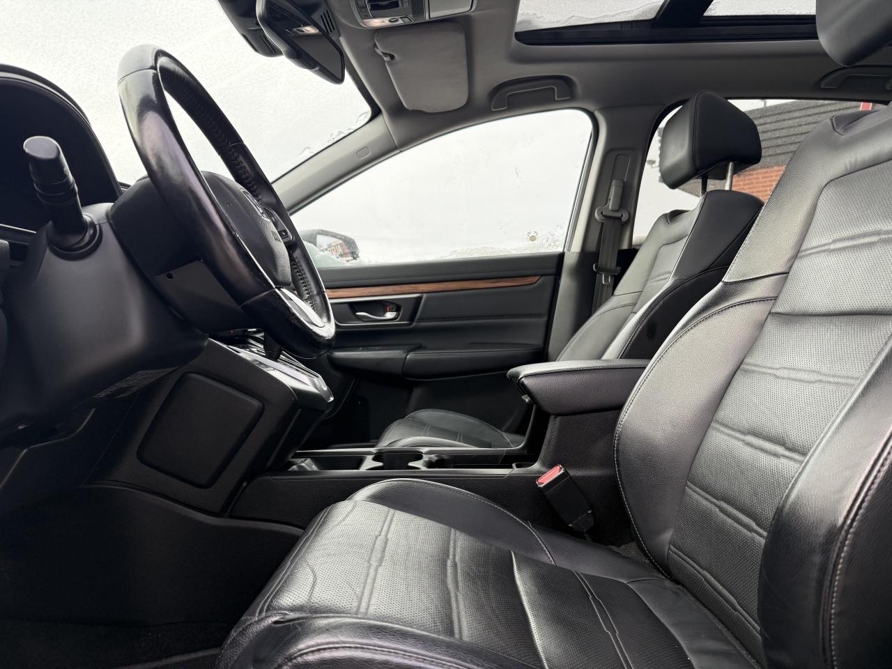 2018 Honda CR-V Touring l AWD l 16 Service Records l 1.5T l 4Cyl Photo