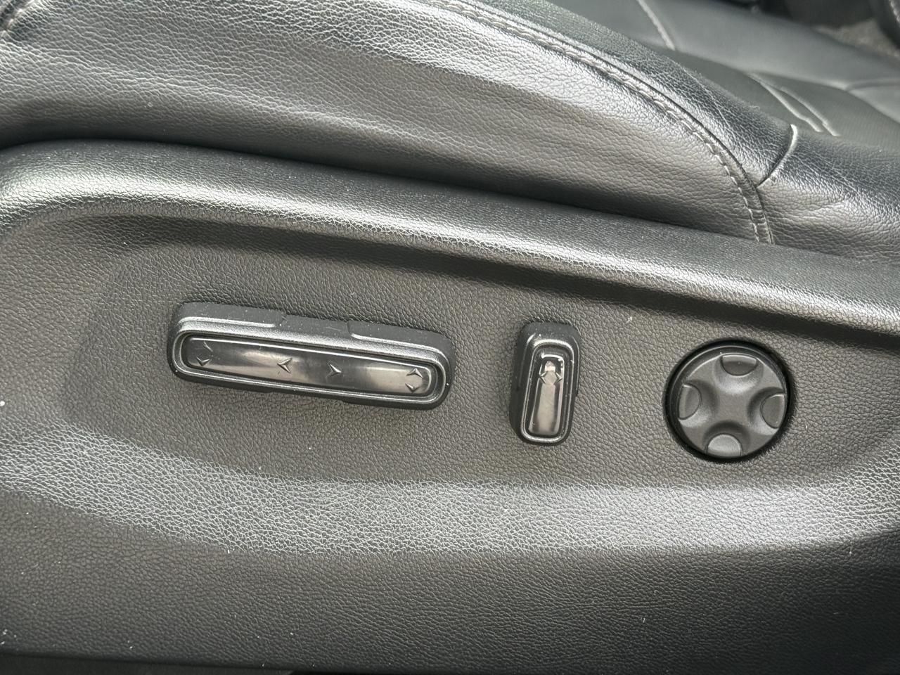 2018 Honda CR-V Touring l AWD l 16 Service Records l 1.5T l 4Cyl Photo