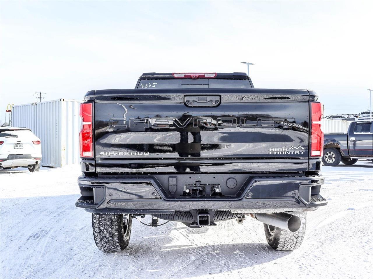 2026 Chevrolet SILVERADO 2500HD 4WD Crew Cab Standard Box High Country Photo3