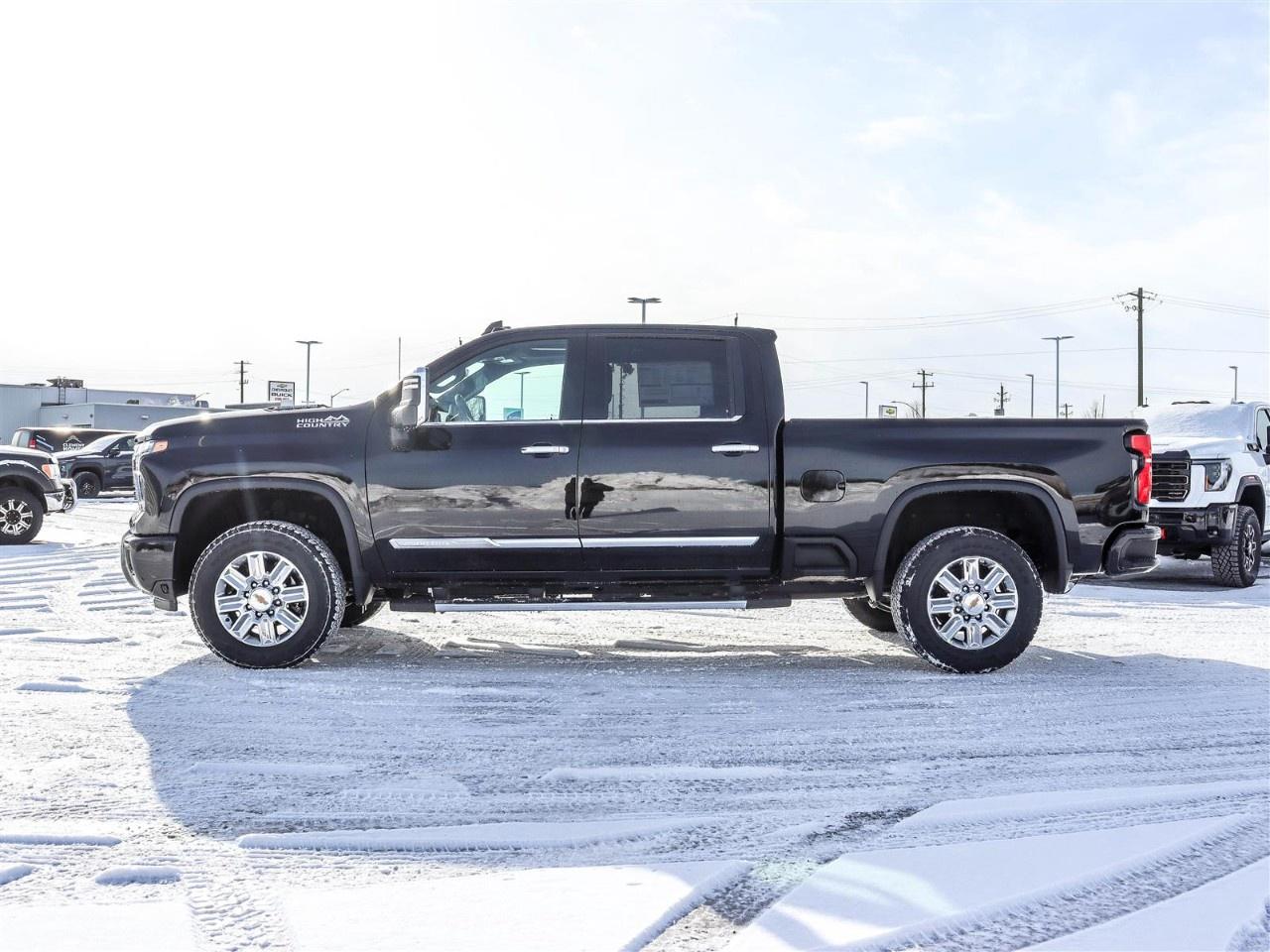 2026 Chevrolet SILVERADO 2500HD 4WD Crew Cab Standard Box High Country Photo