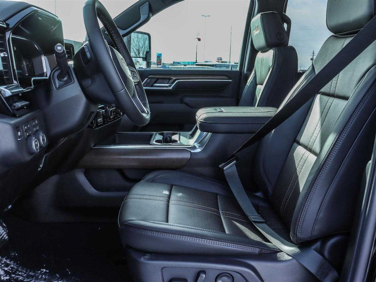 2026 Chevrolet SILVERADO 2500HD 4WD Crew Cab Standard Box High Country Photo