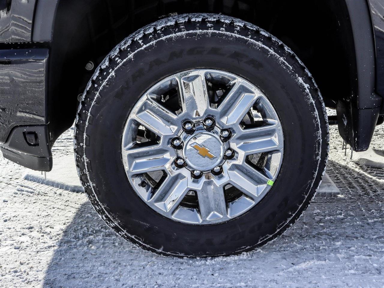 2026 Chevrolet SILVERADO 2500HD 4WD Crew Cab Standard Box High Country Photo