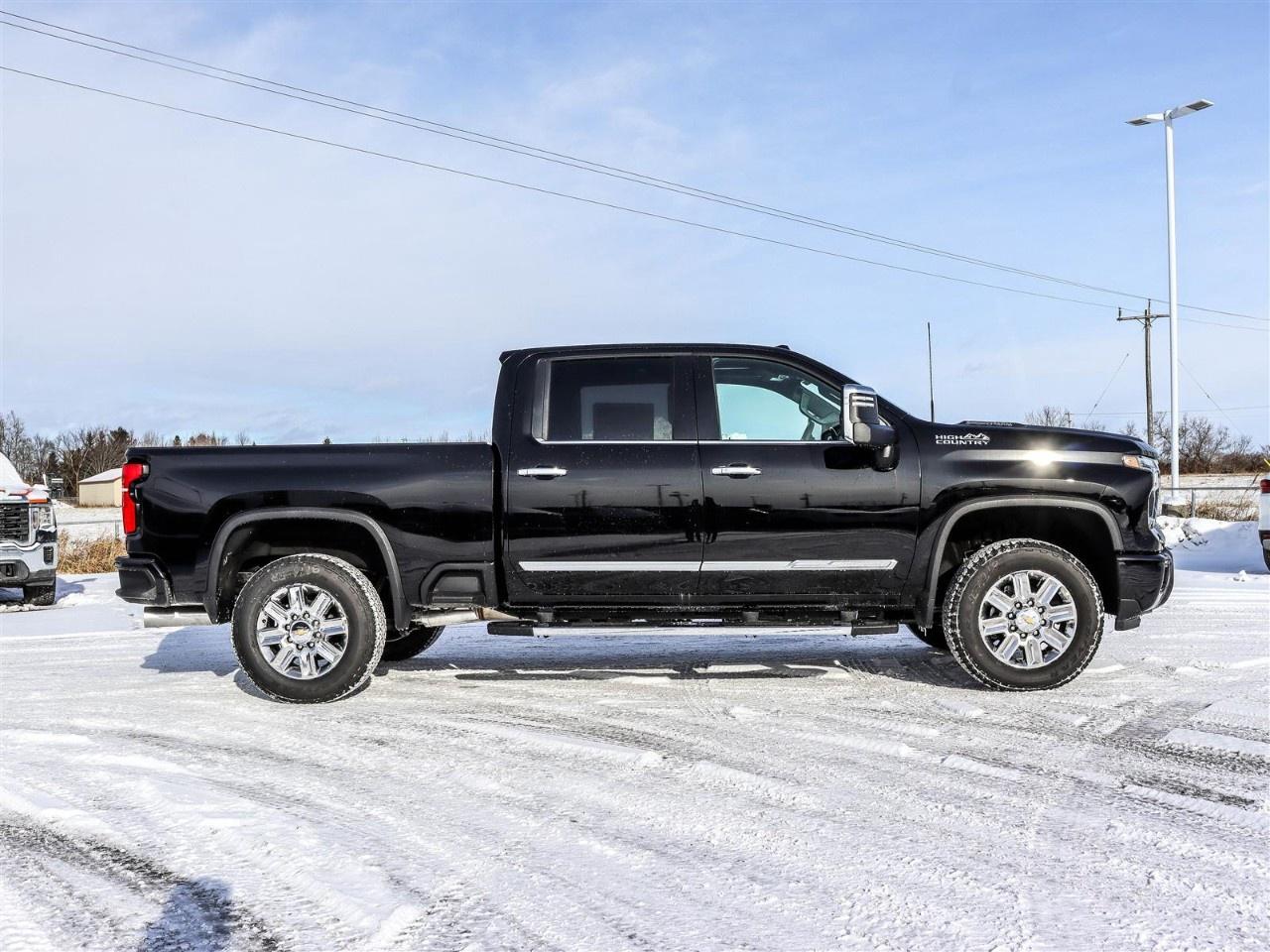 2026 Chevrolet SILVERADO 2500HD 4WD Crew Cab Standard Box High Country Photo