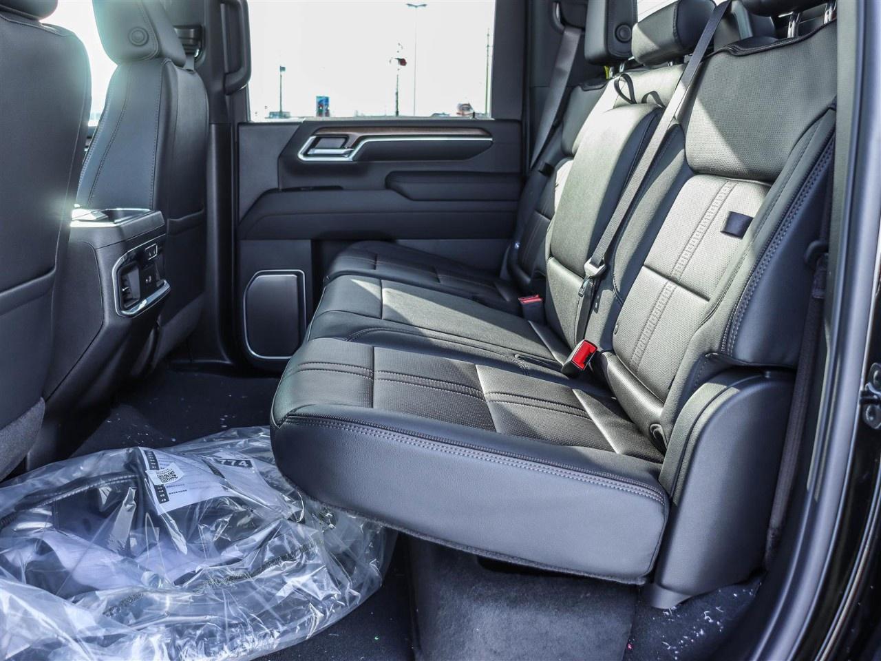 2026 Chevrolet SILVERADO 2500HD 4WD Crew Cab Standard Box High Country Photo