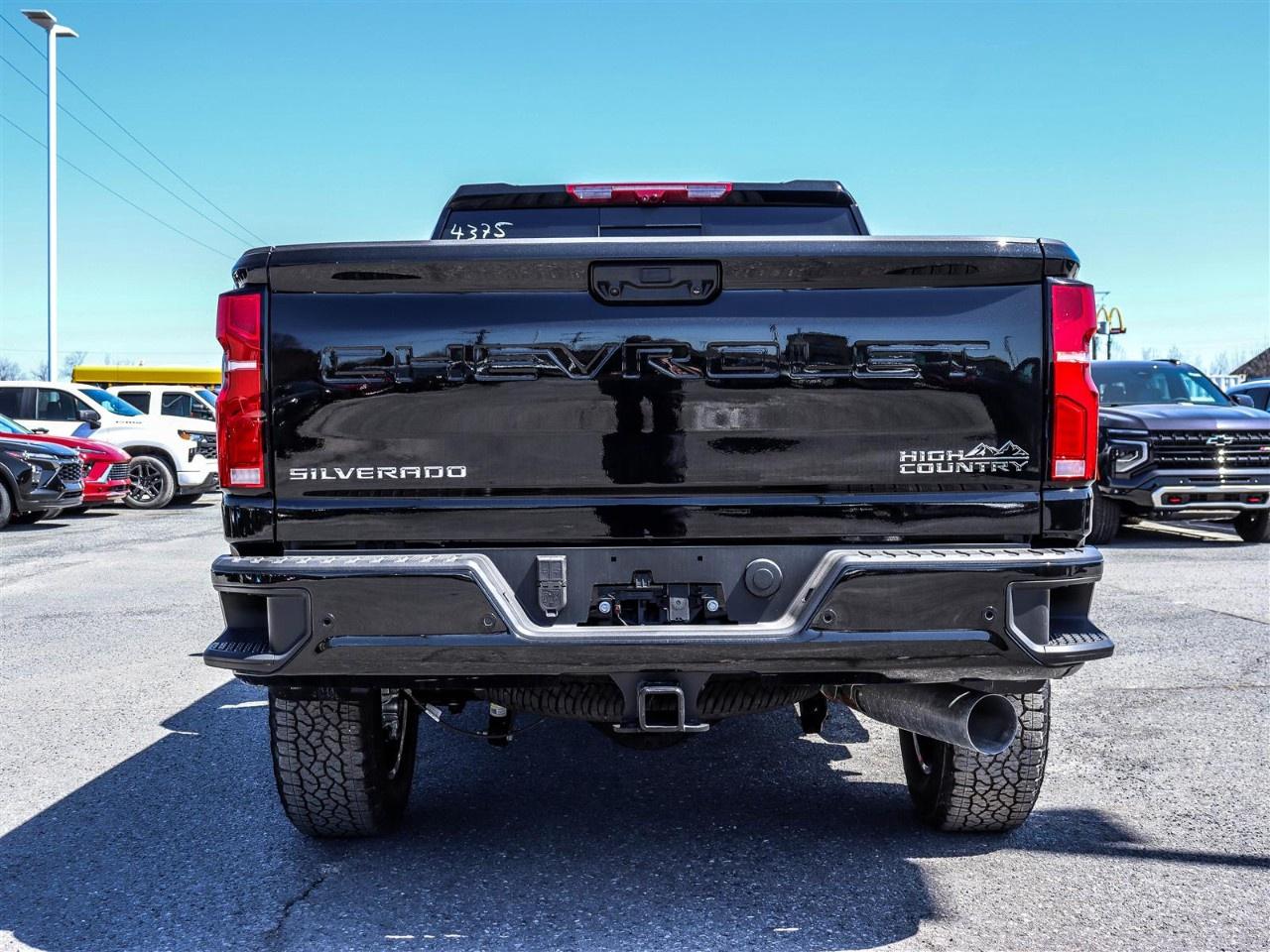 2026 Chevrolet SILVERADO 2500HD 4WD Crew Cab Standard Box High Country Photo3