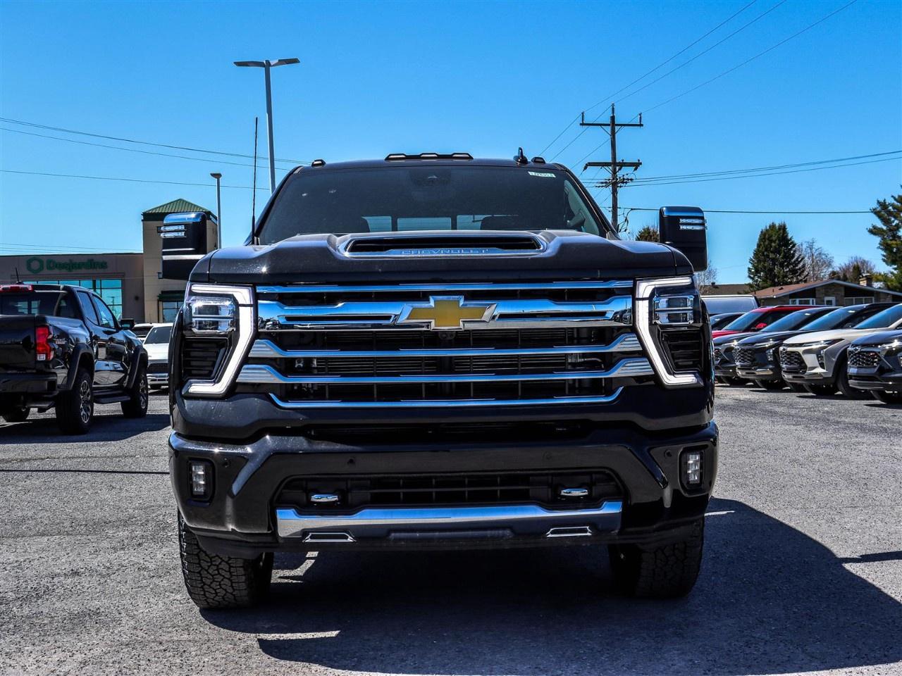 2026 Chevrolet SILVERADO 2500HD 4WD Crew Cab Standard Box High Country Photo5