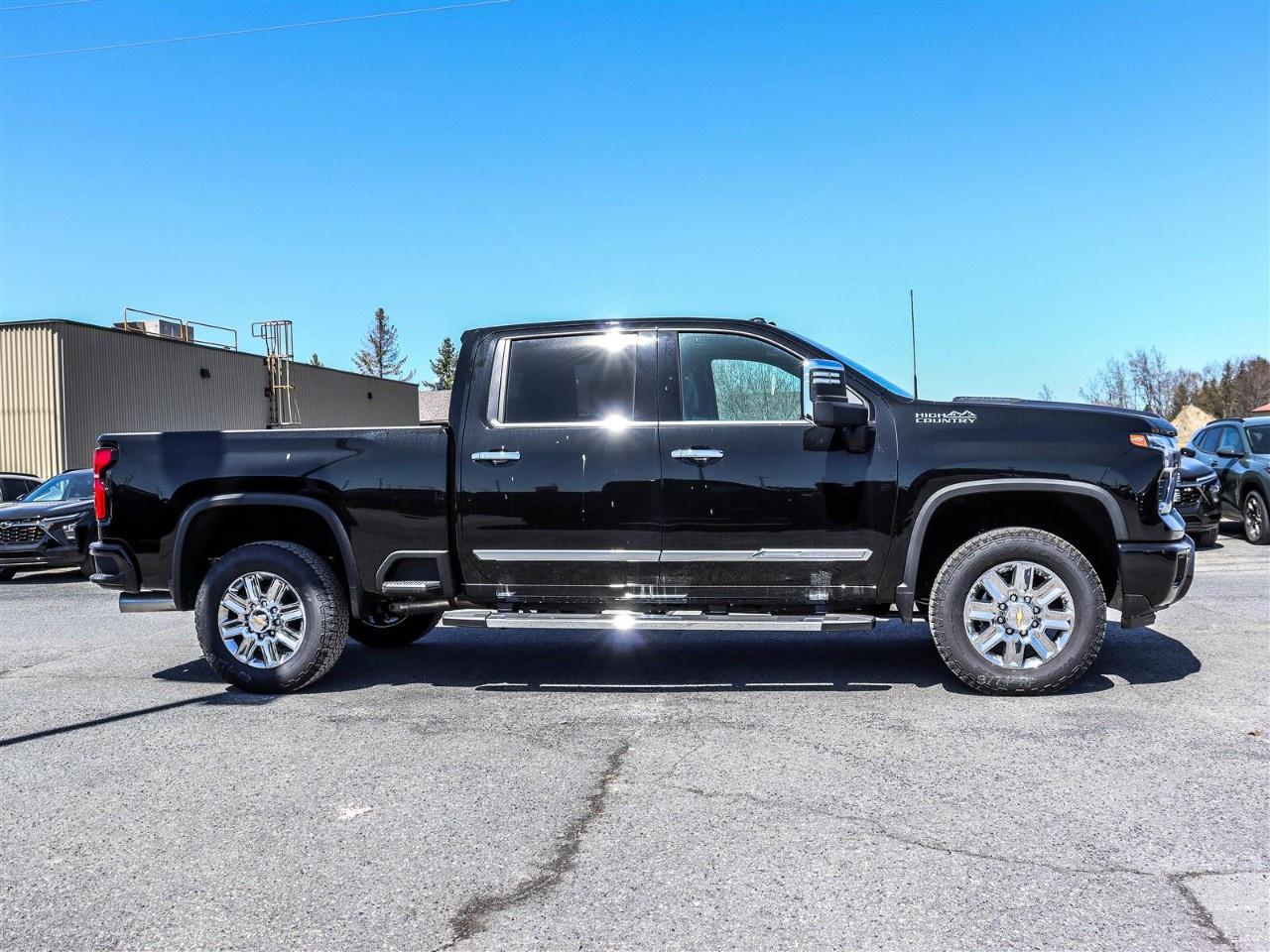 2026 Chevrolet SILVERADO 2500HD 4WD Crew Cab Standard Box High Country Photo