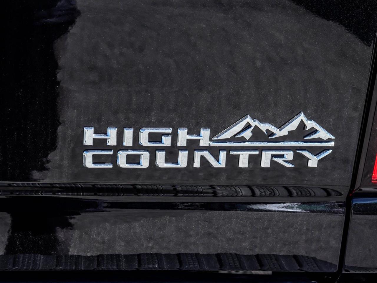 2026 Chevrolet SILVERADO 2500HD 4WD Crew Cab Standard Box High Country Photo