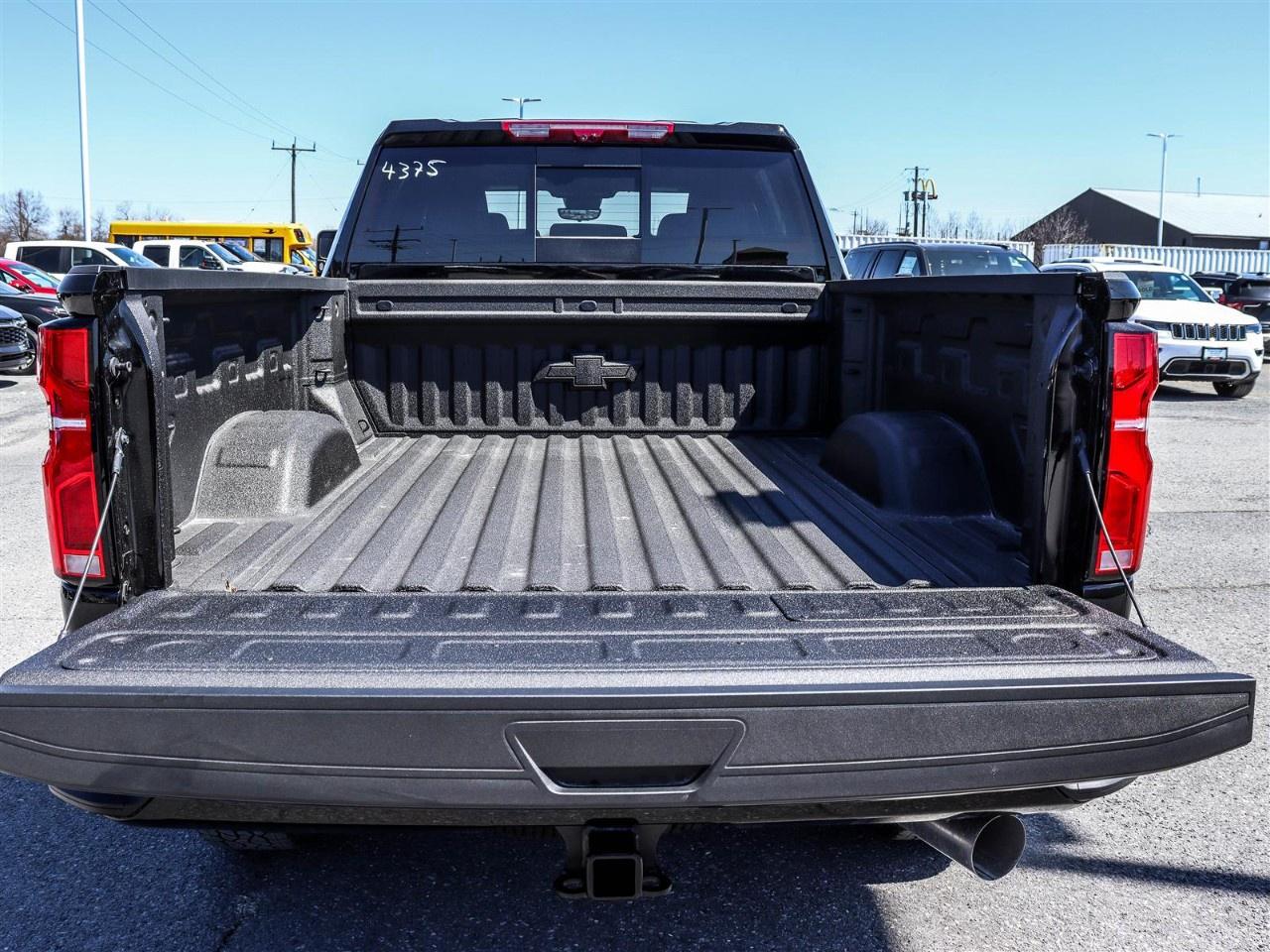 2026 Chevrolet SILVERADO 2500HD 4WD Crew Cab Standard Box High Country Photo