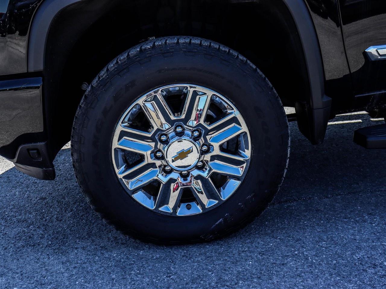 2026 Chevrolet SILVERADO 2500HD 4WD Crew Cab Standard Box High Country Photo