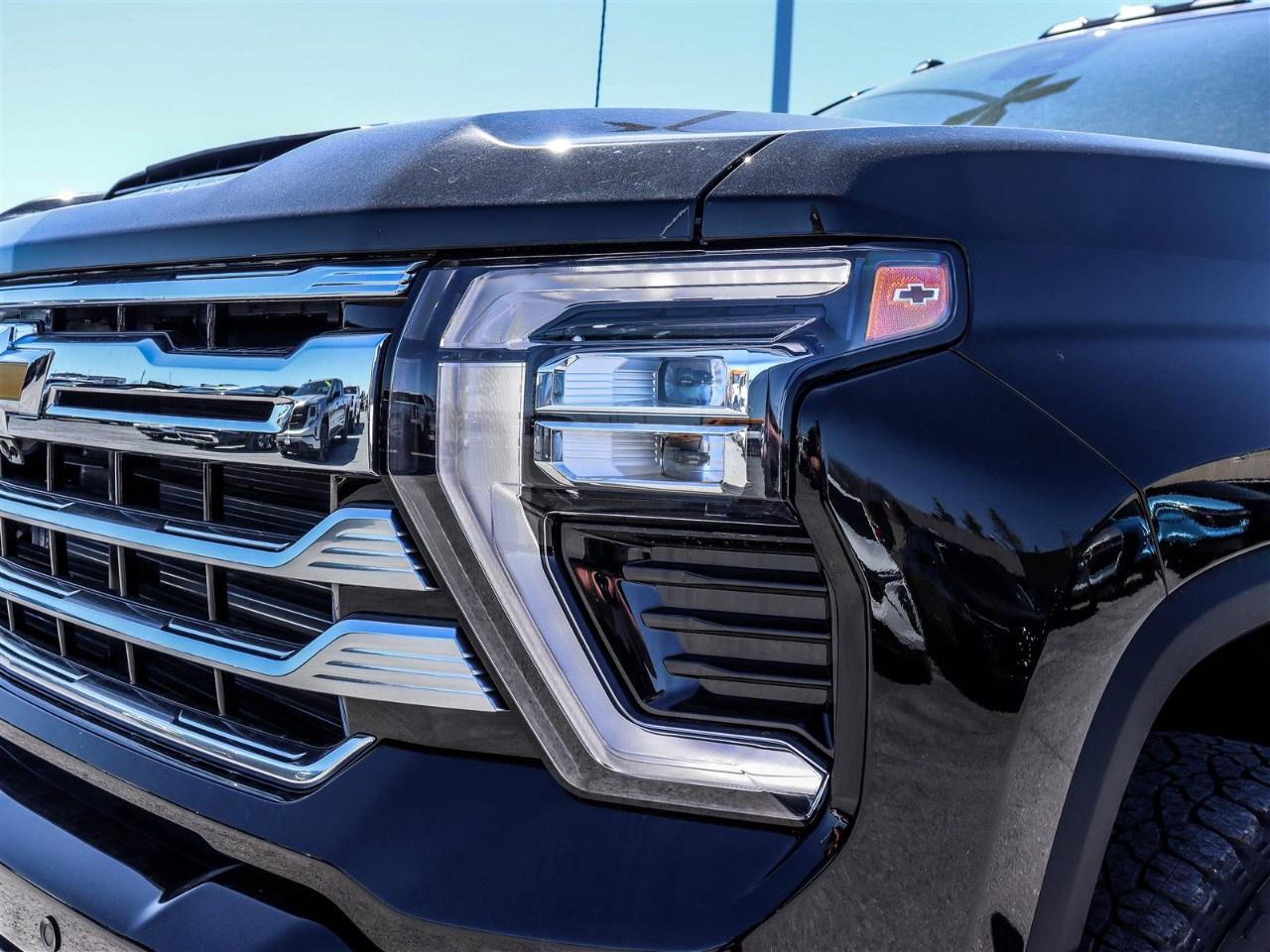 2026 Chevrolet SILVERADO 2500HD 4WD Crew Cab Standard Box High Country Photo