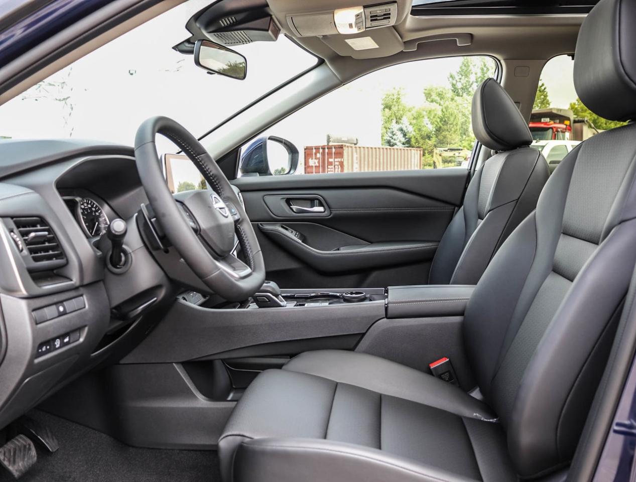 2025 Nissan Rogue SV Moonroof LEATHER ROOF/LOW RATES Photo