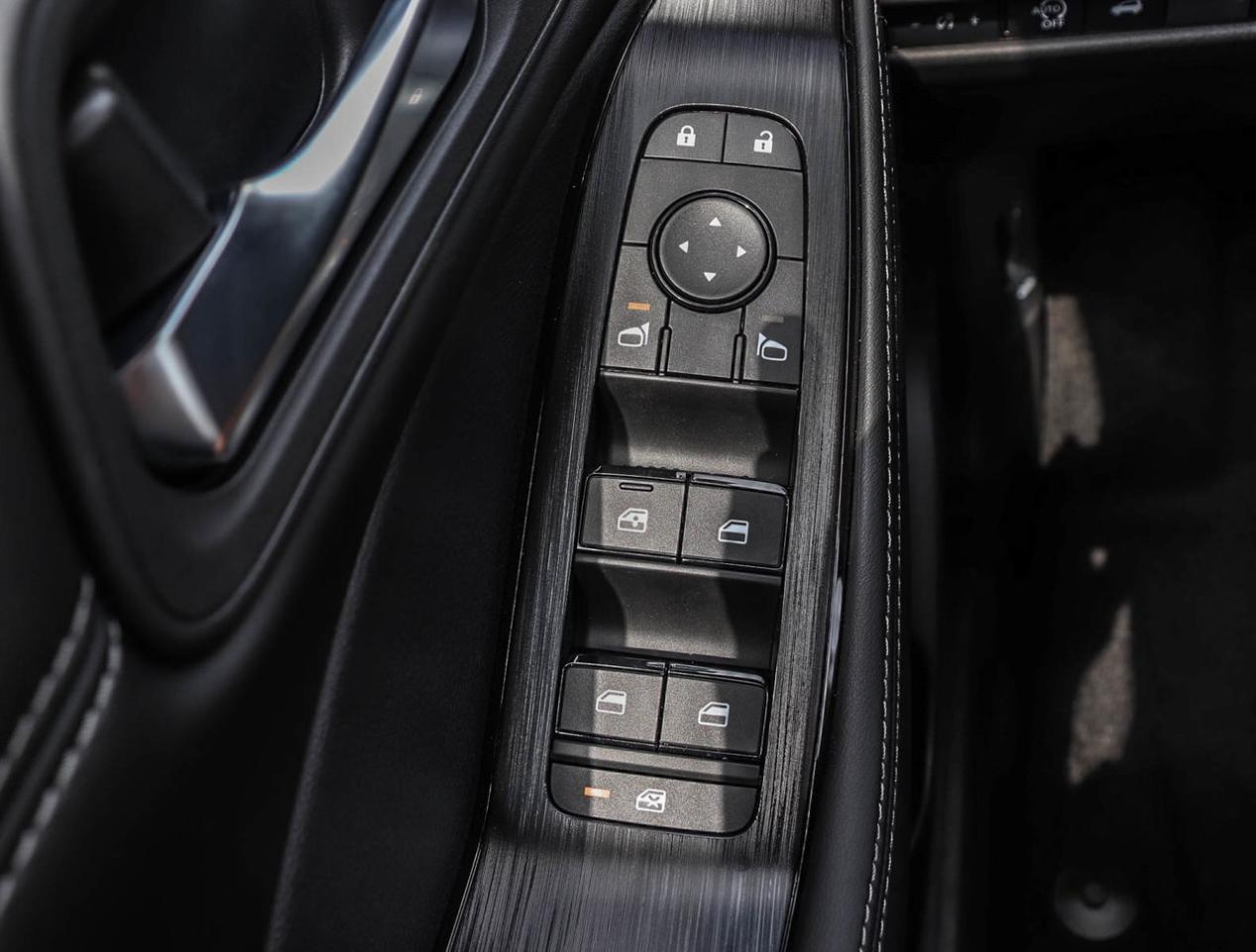 2025 Nissan Rogue SV Moonroof LEATHER ROOF/LOW RATES Photo