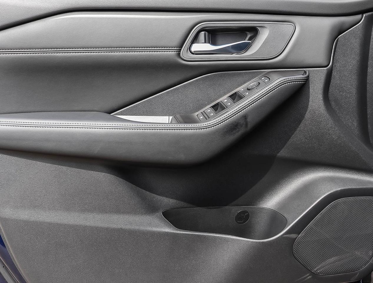 2025 Nissan Rogue SV PREMIUM Photo