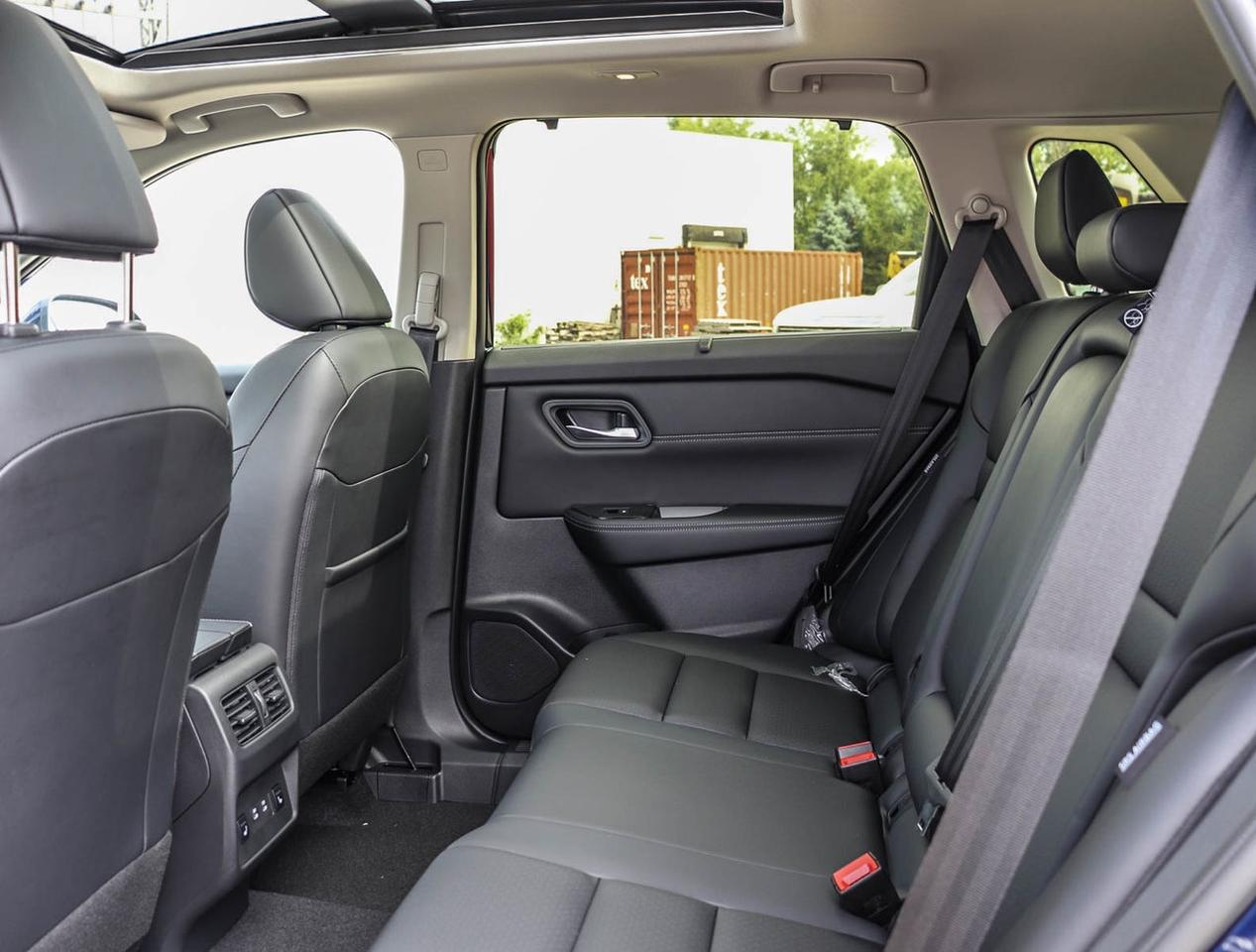 2025 Nissan Rogue SV PREMIUM Photo