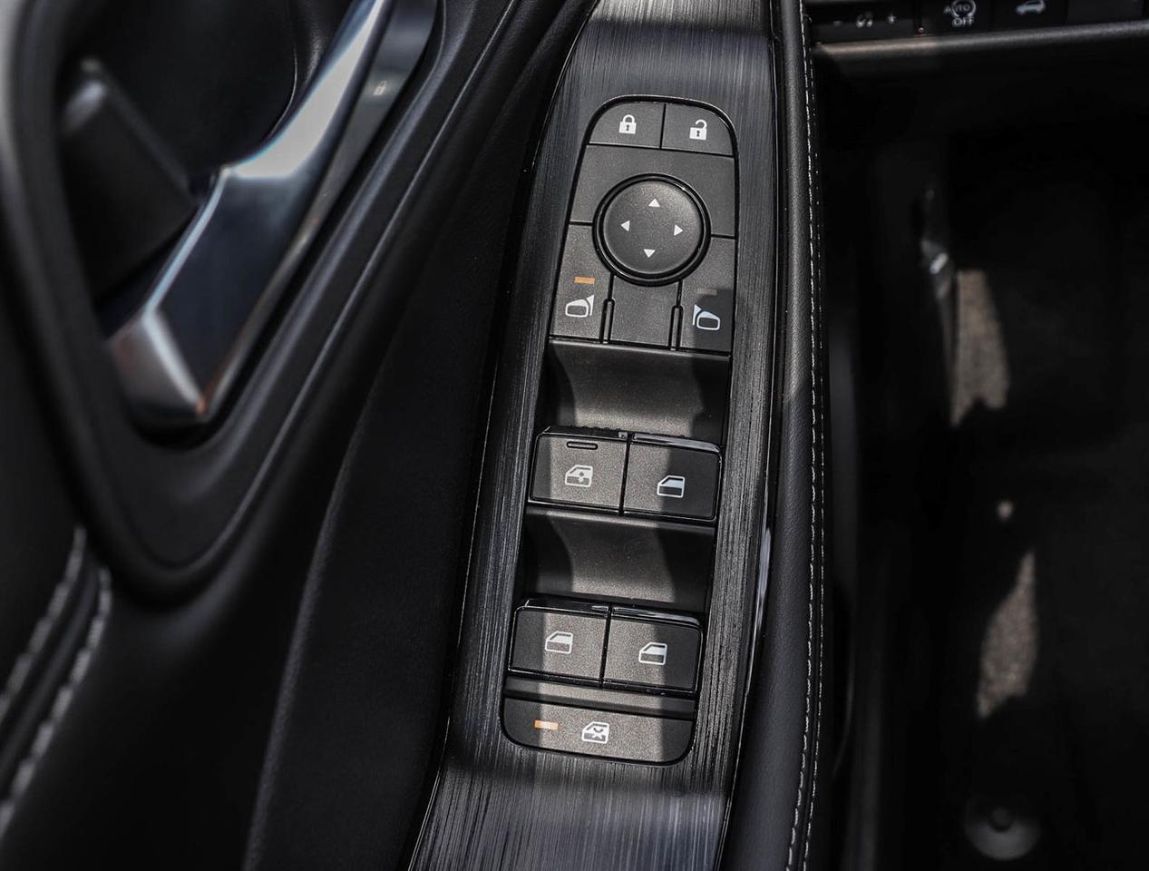 2025 Nissan Rogue SV PREMIUM Photo